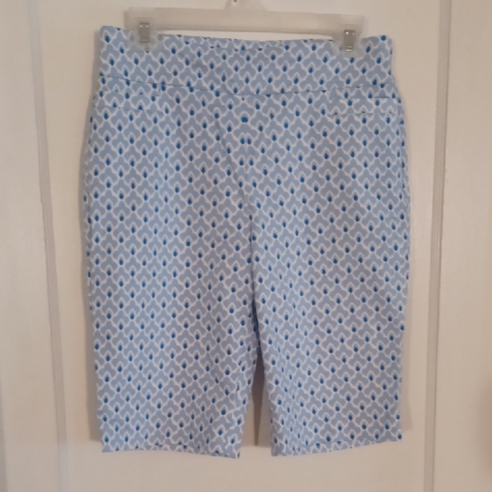 Kim Rogers Blue and White Bermuda Shorts with Geometric Pattern